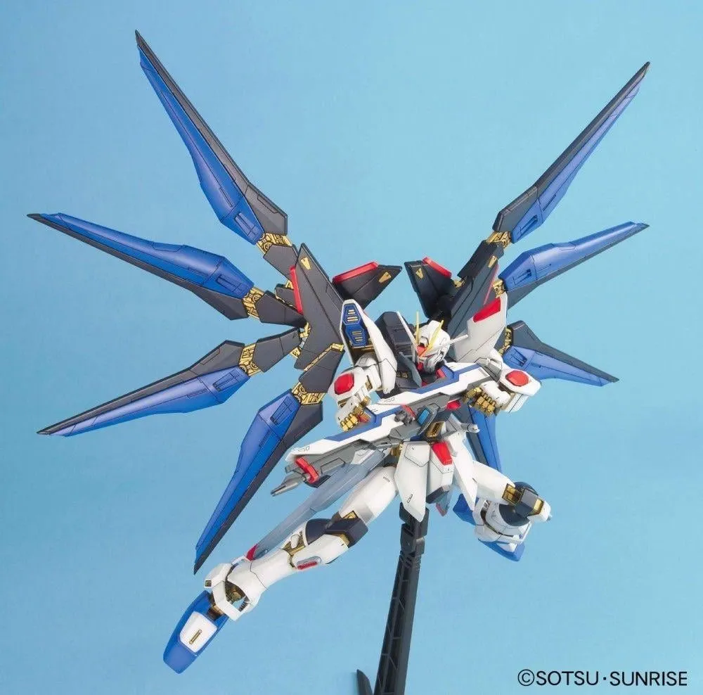 GUNDAM - Model Kit - Master Grade - Strike Freedom Gundam - 1/144